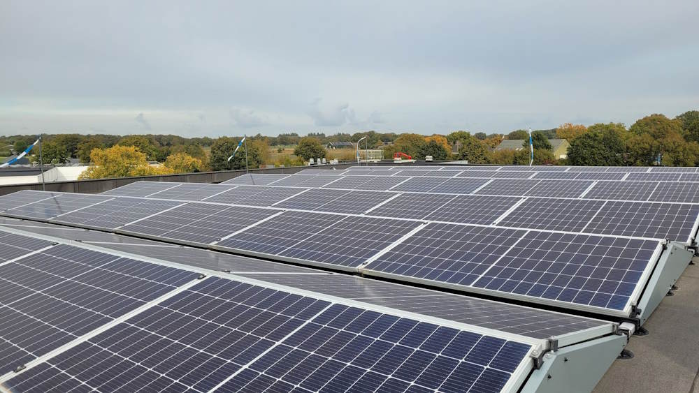 De nieuwe showroom is volledig energieneutraal en voorzien van zonnepanelen.